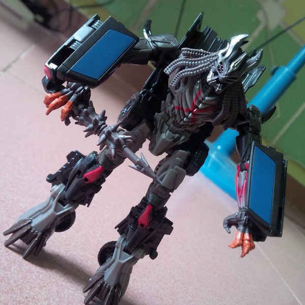 Transformers The Last Knight   Bumblebee, Berserker, And More Barricade Toy Leak Photos 06 (6 of 12)